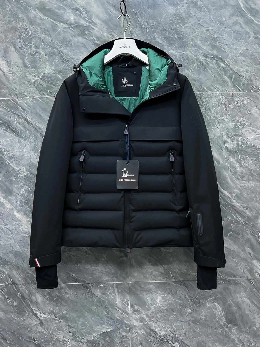 WaterResistant Moncler Down Jackets 145527
