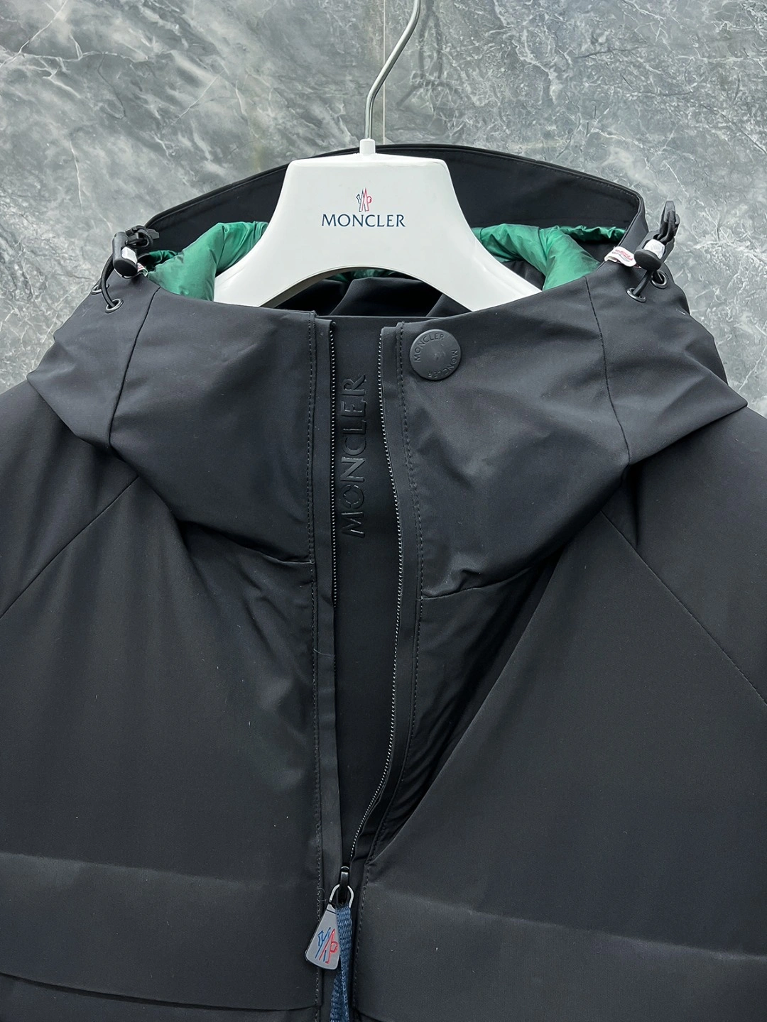 WaterResistant Moncler Down Jackets 145527