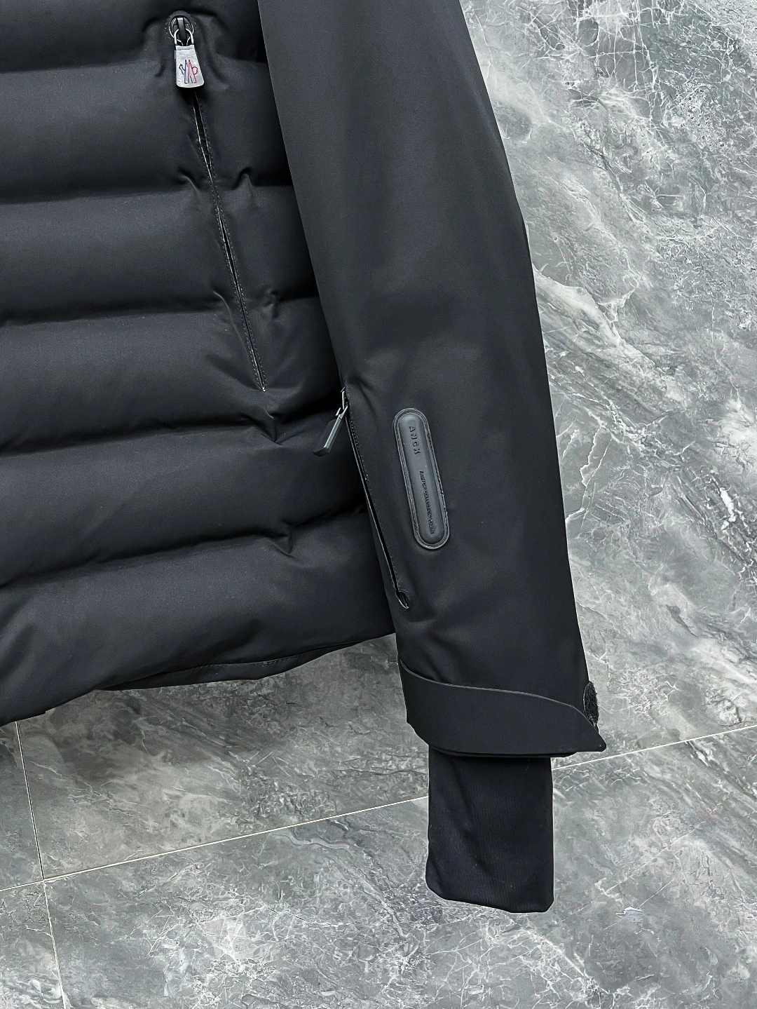 WaterResistant Moncler Down Jackets 145527