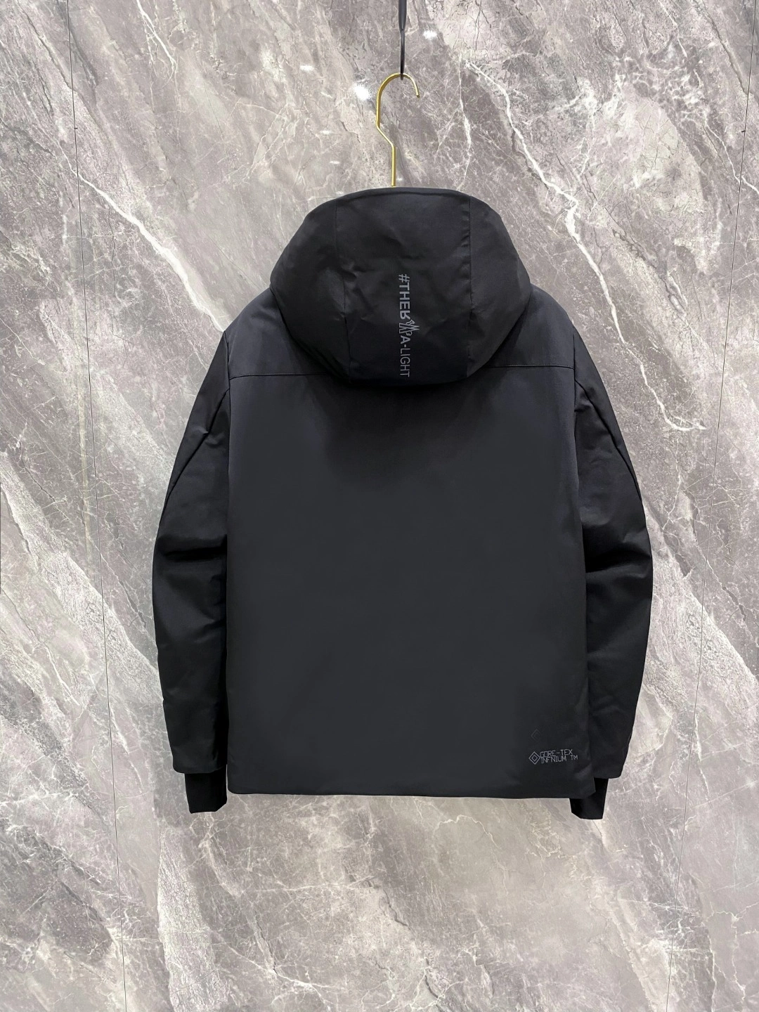 Moncler Down Jackets Vibrant 145520