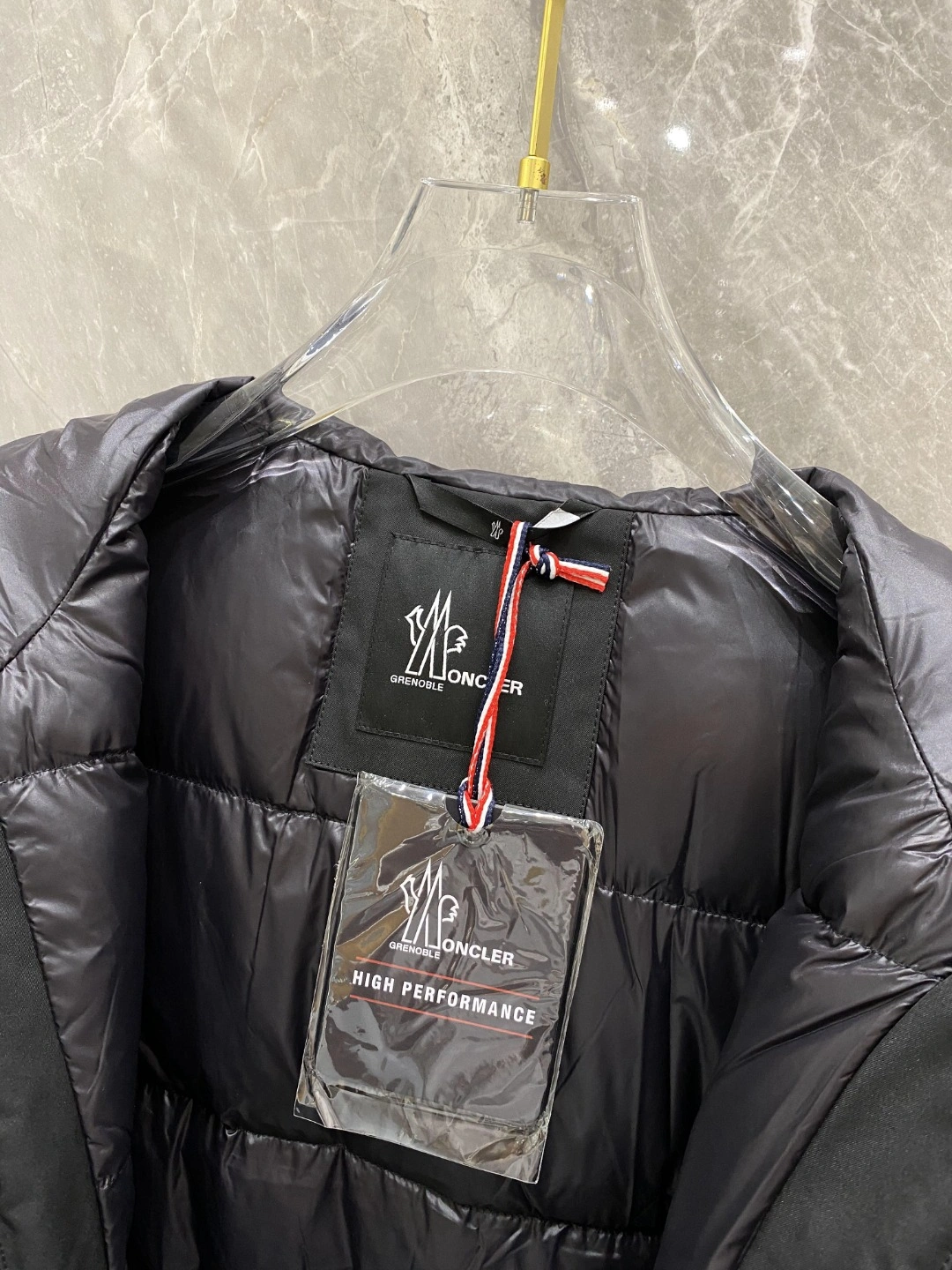 Moncler Down Jackets Vibrant 145520
