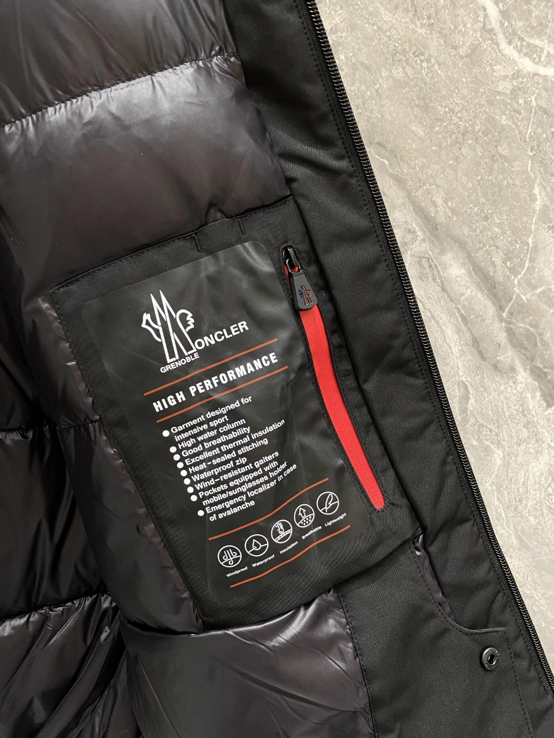 Moncler Down Jackets Vibrant 145520