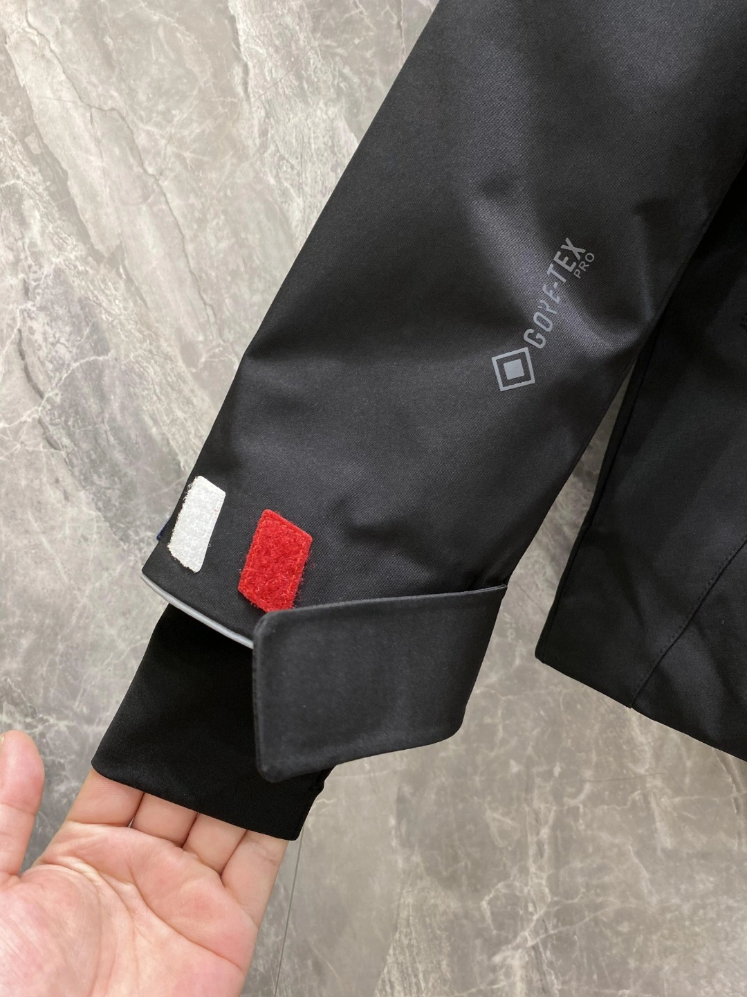 Moncler Down Jackets Vibrant 145520