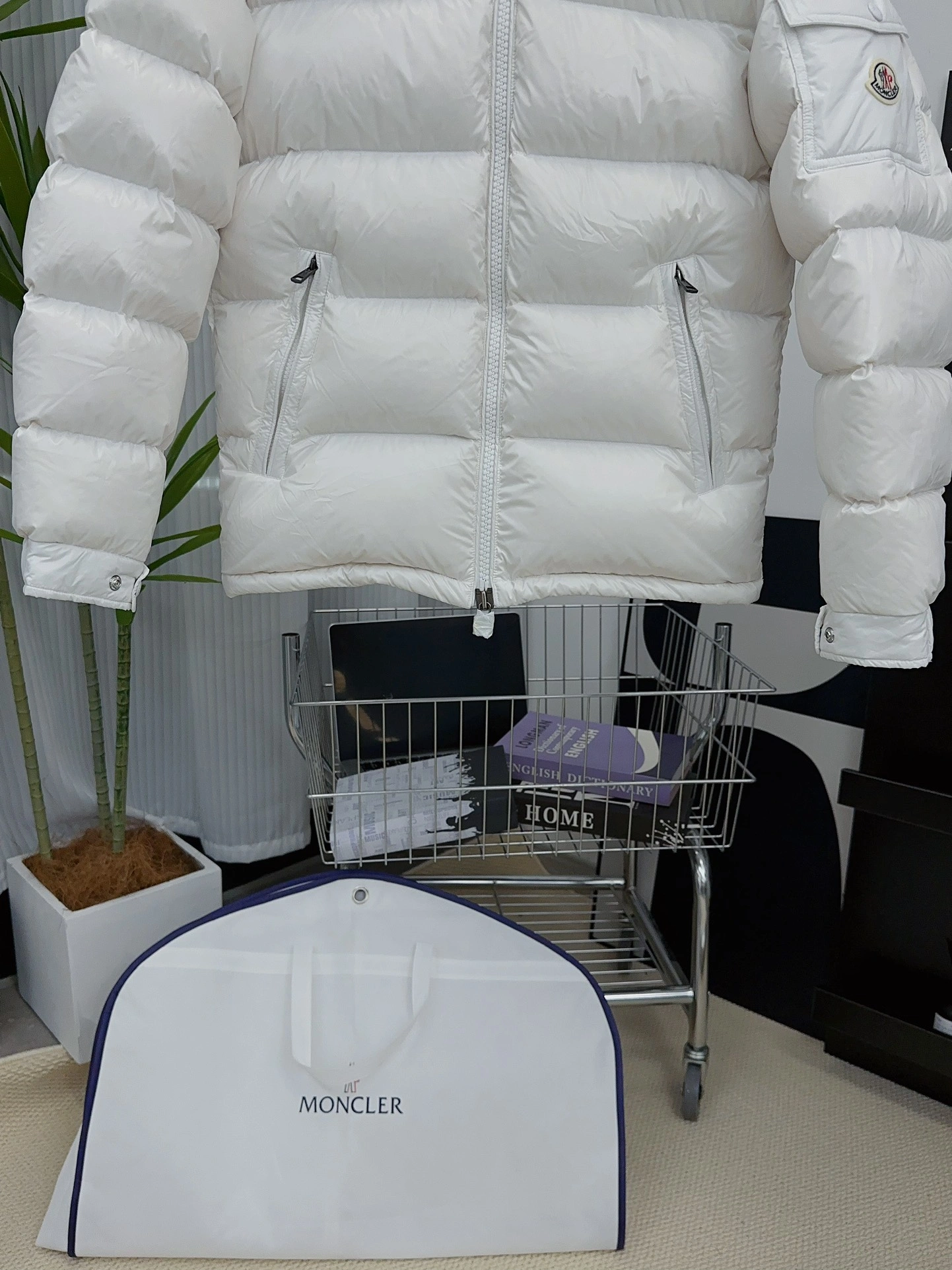 Moncler Down Jackets Snug 145509