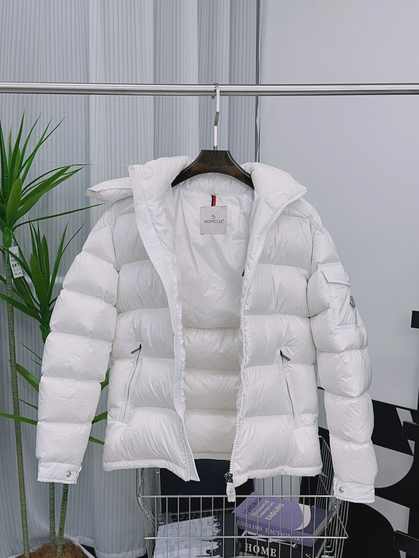 Moncler Down Jackets Snug 145509