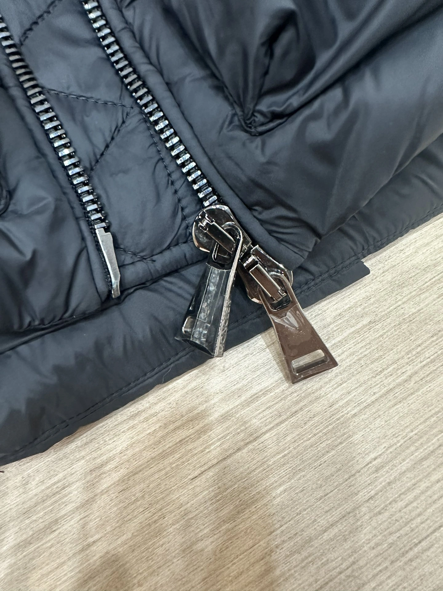 FlexibleFit Moncler Down Jackets 145512