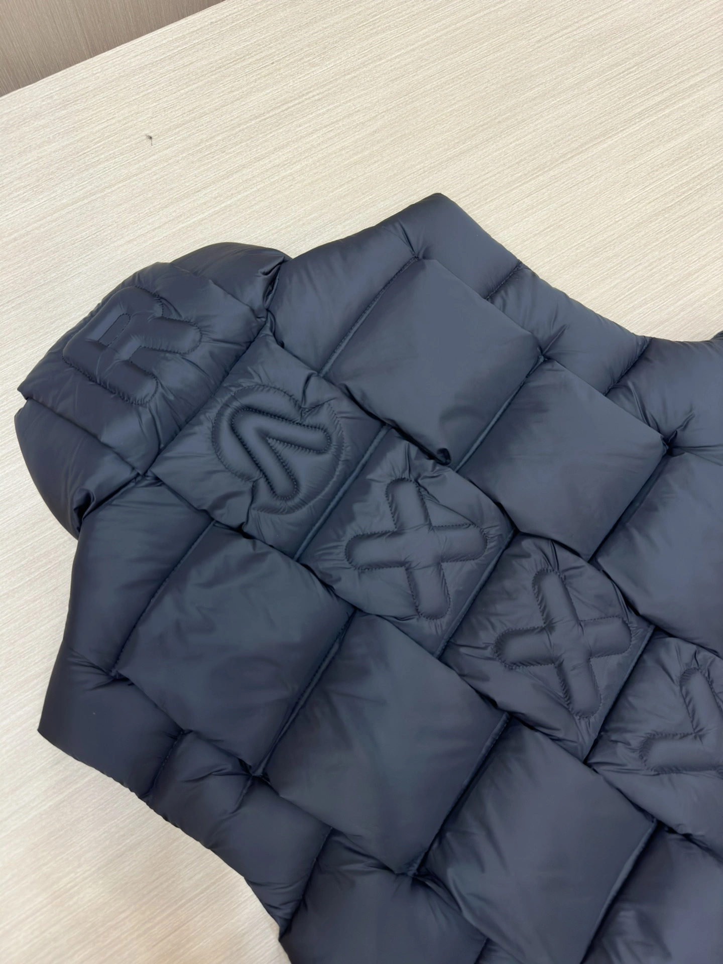 FlexibleFit Moncler Down Jackets 145512