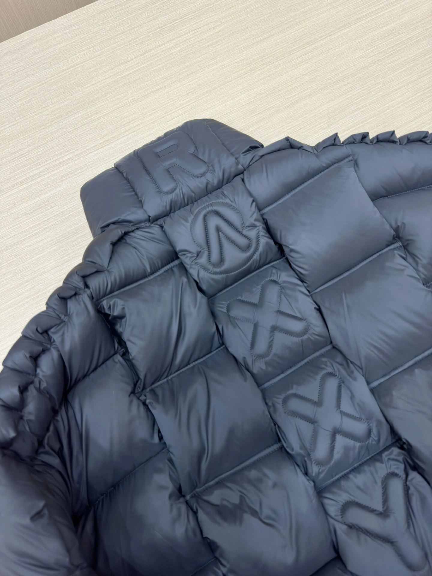 Moncler Down Jackets Vibrant 145506