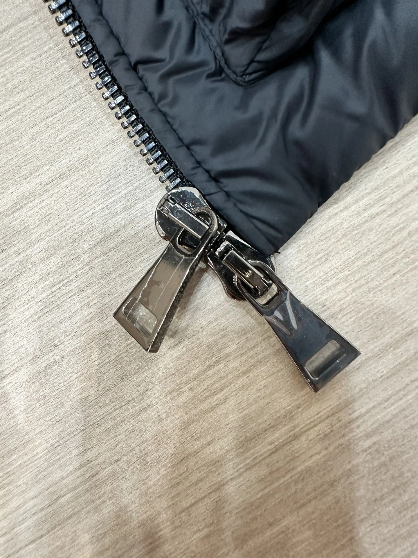 Moncler Down Jackets Vibrant 145506