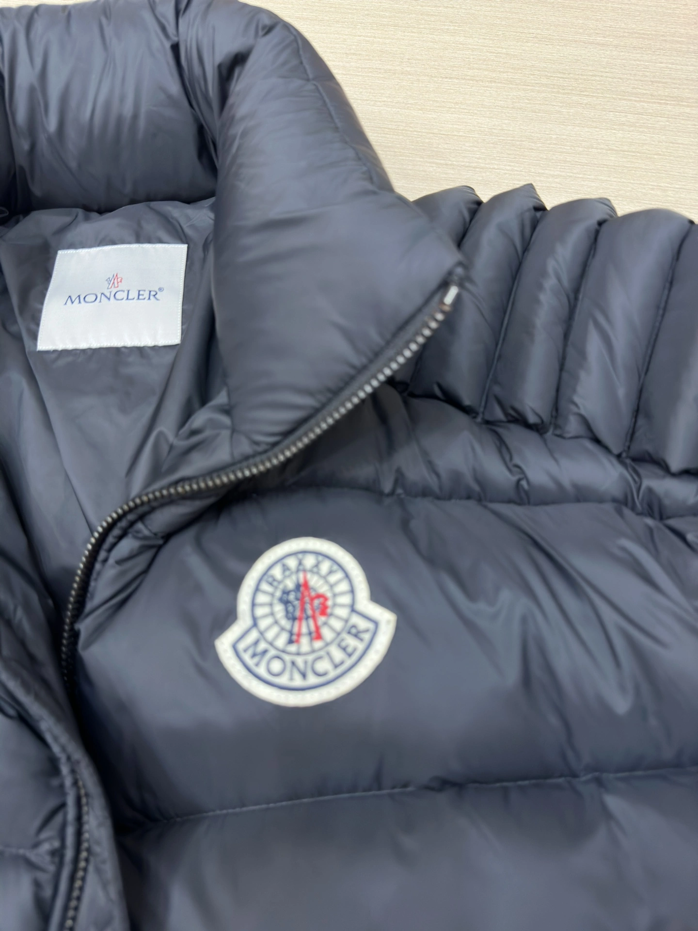 Moncler Down Jackets Vibrant 145506