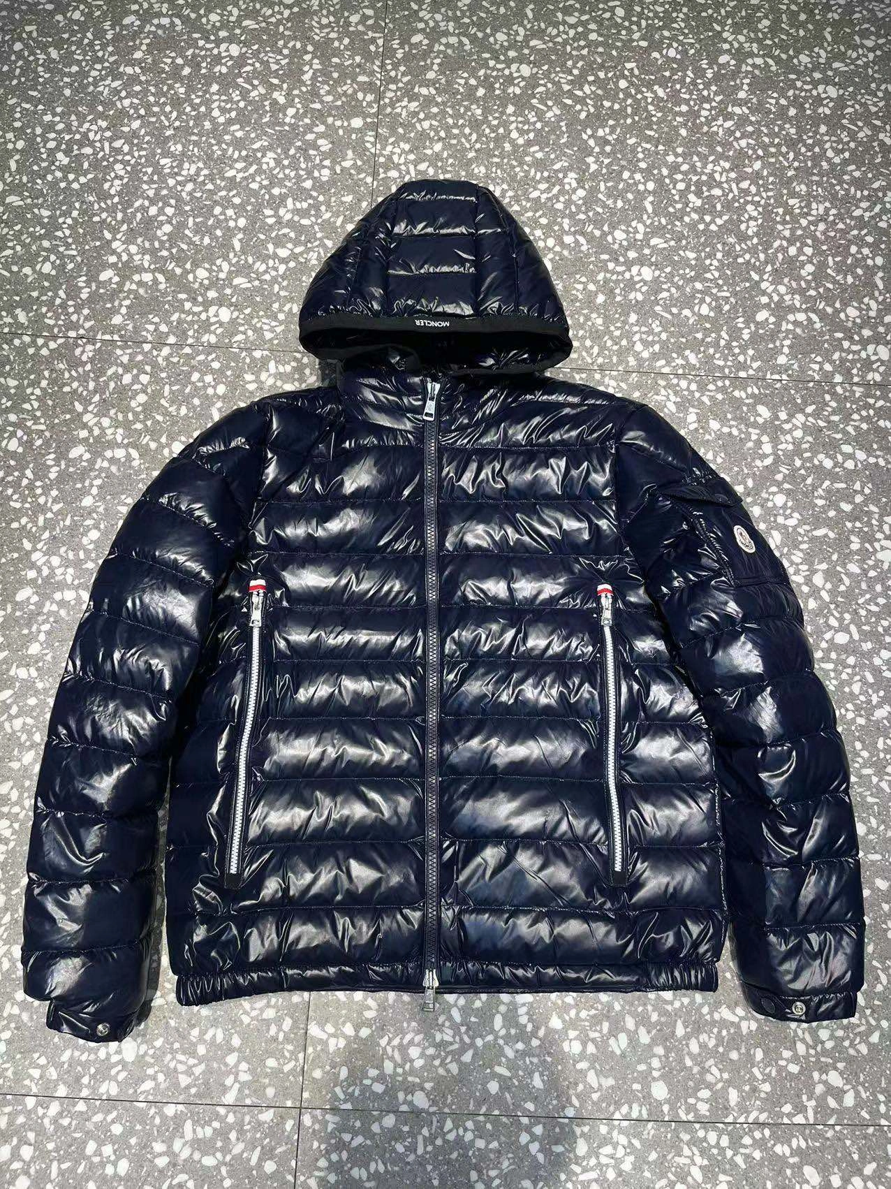 Snug Moncler Down Jackets 145505