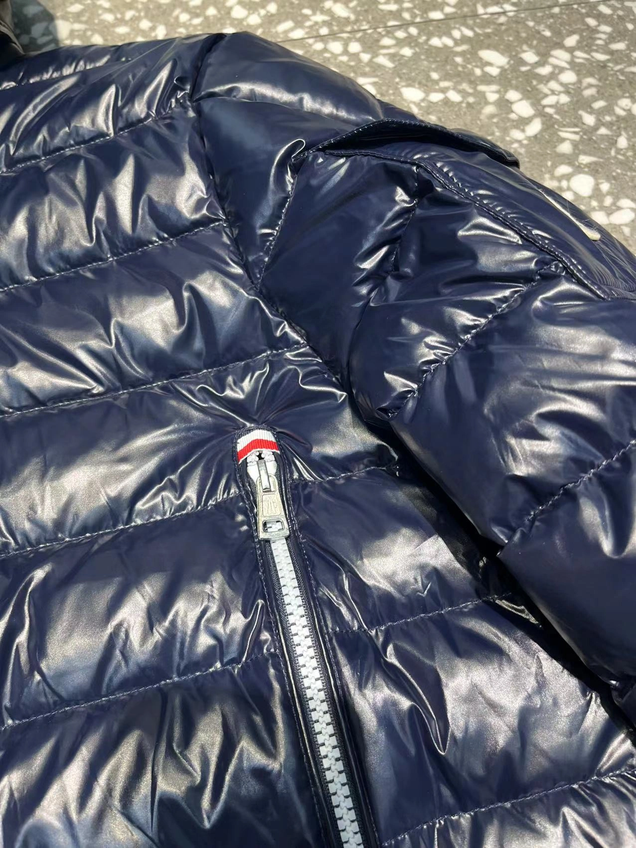 Snug Moncler Down Jackets 145505