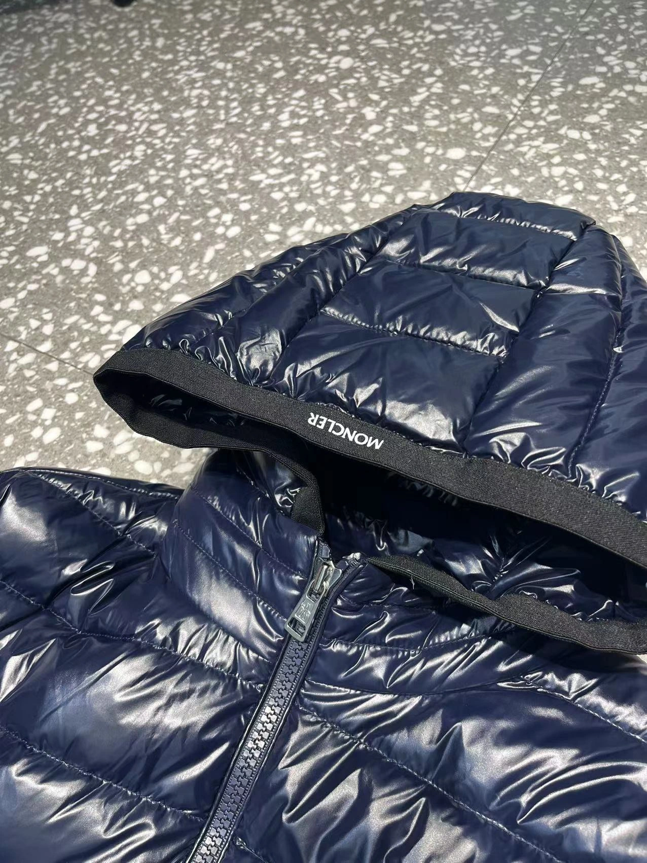 Snug Moncler Down Jackets 145505