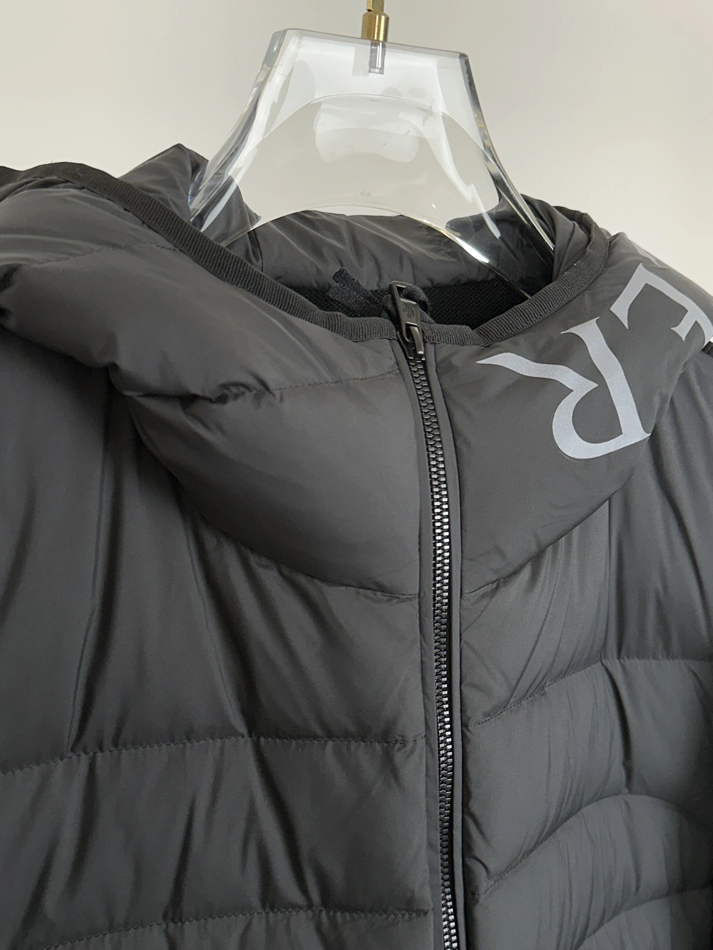 Durable Moncler Down Jackets 145468