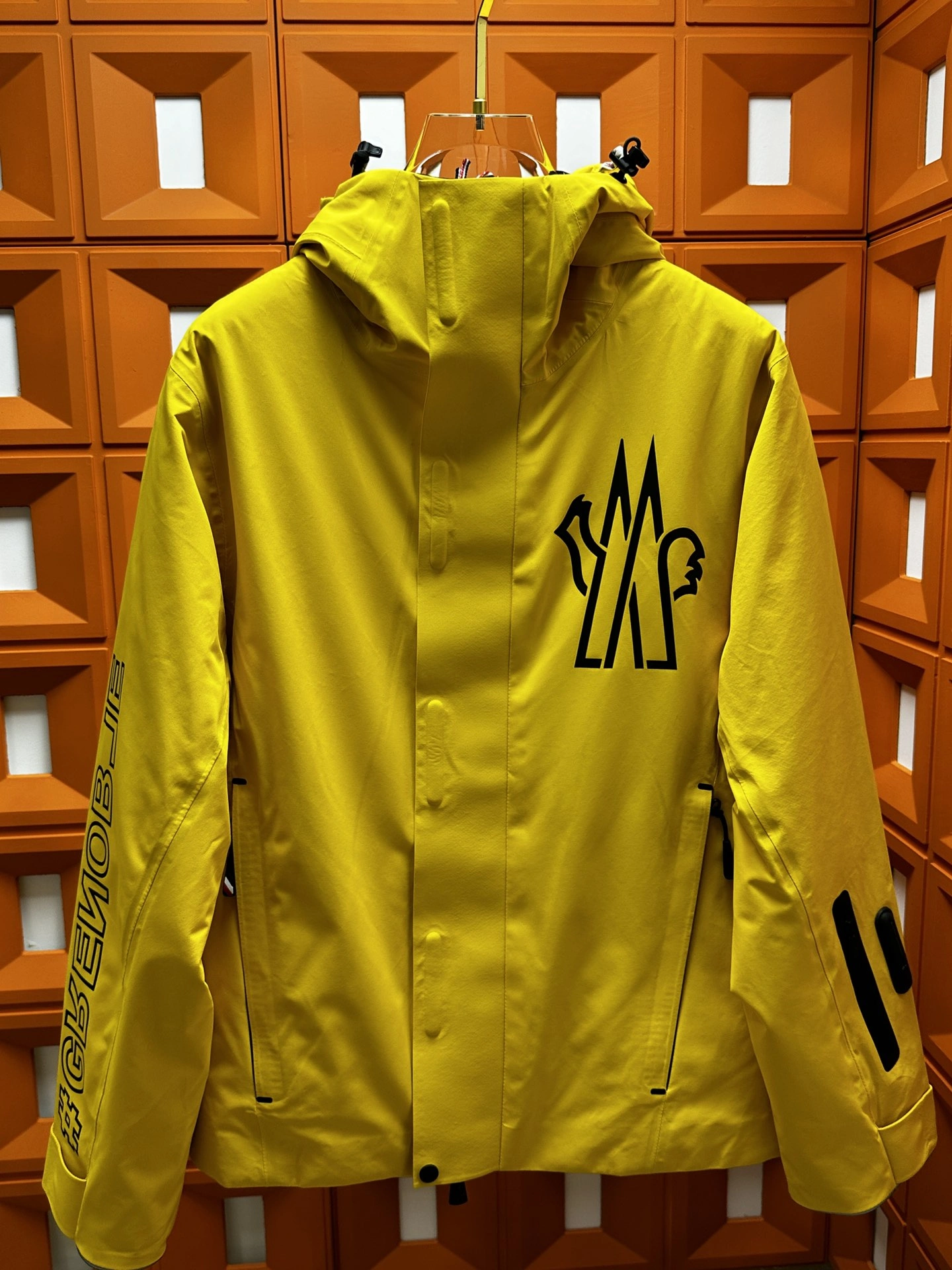 Moncler Down Jackets Classic 145451