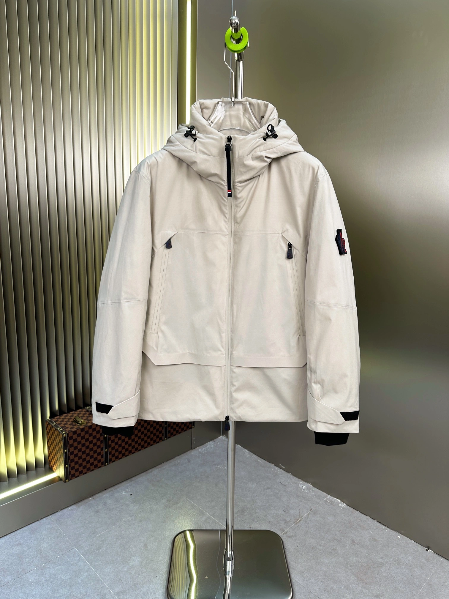 EyeCatching Moncler Down Jackets 145447