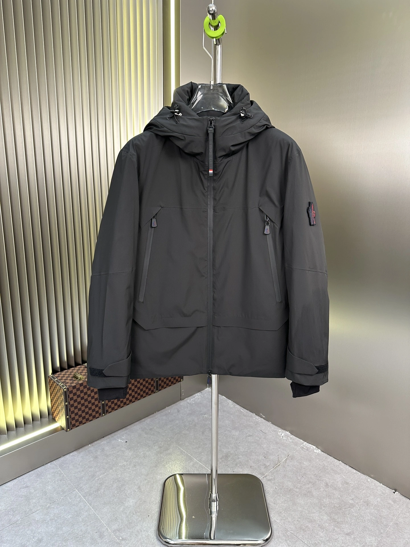 EyeCatching Moncler Down Jackets 145447