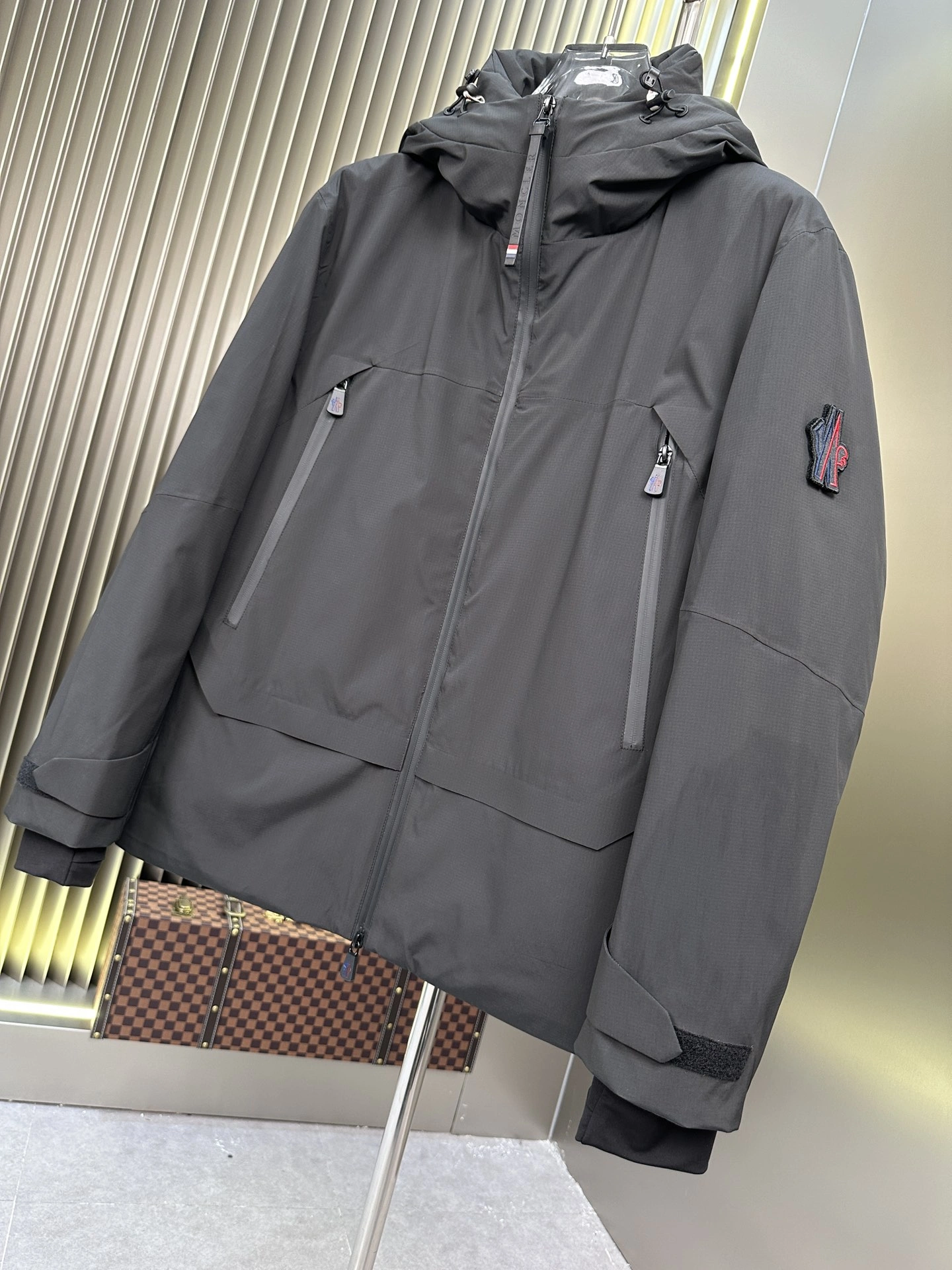 EyeCatching Moncler Down Jackets 145447