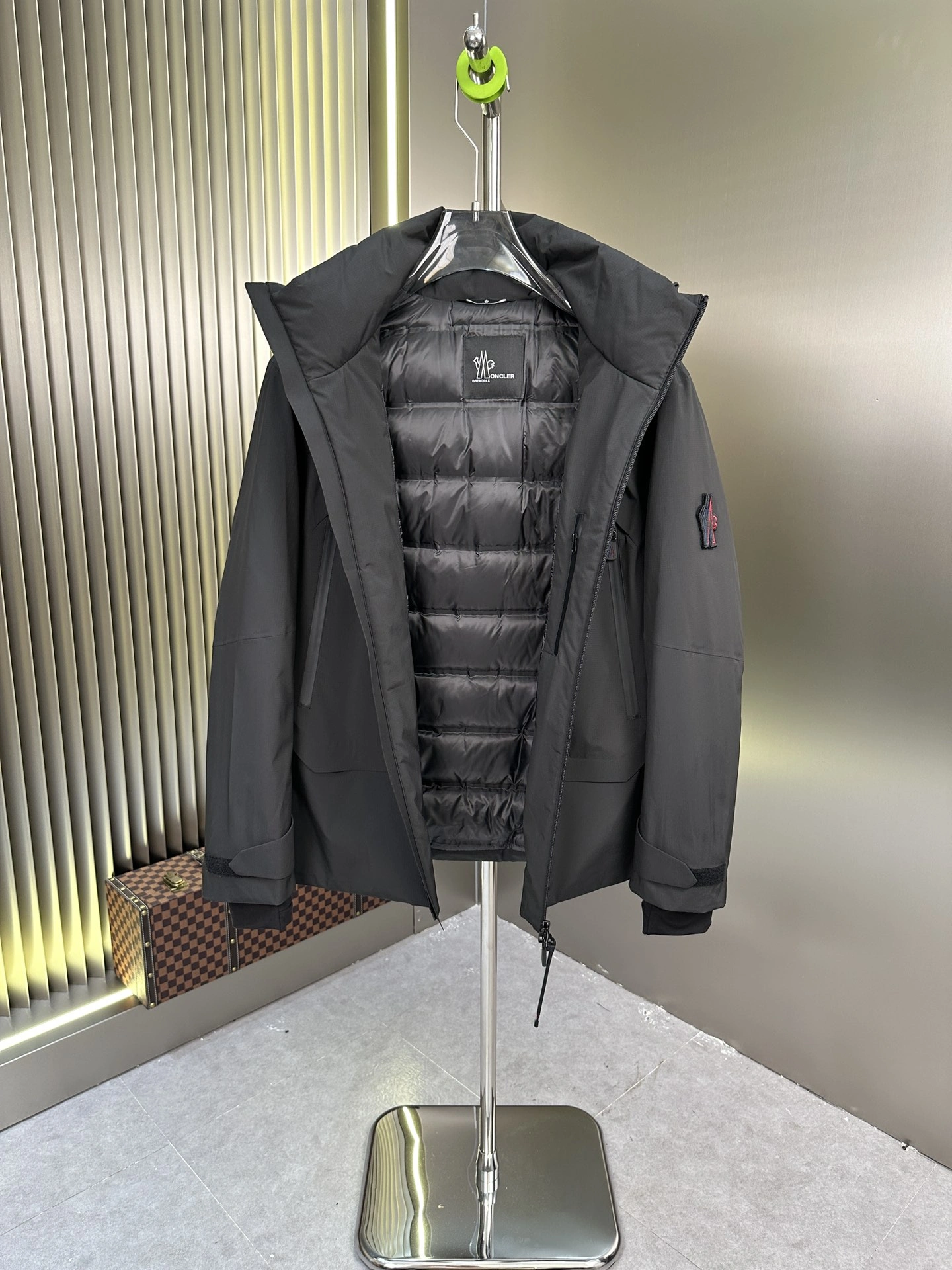 EyeCatching Moncler Down Jackets 145447