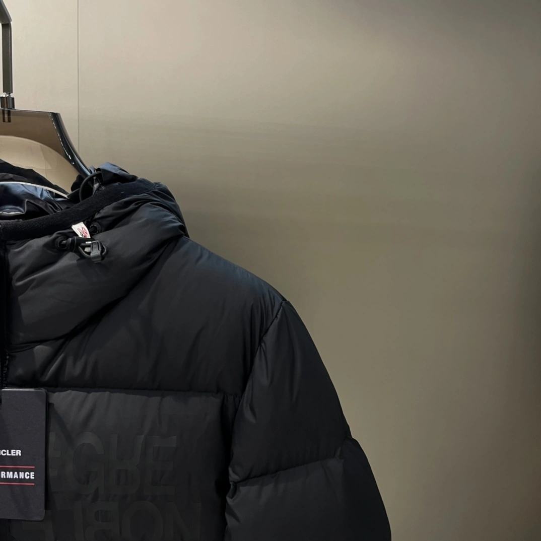SmoothTexture Moncler Down Jackets 145432