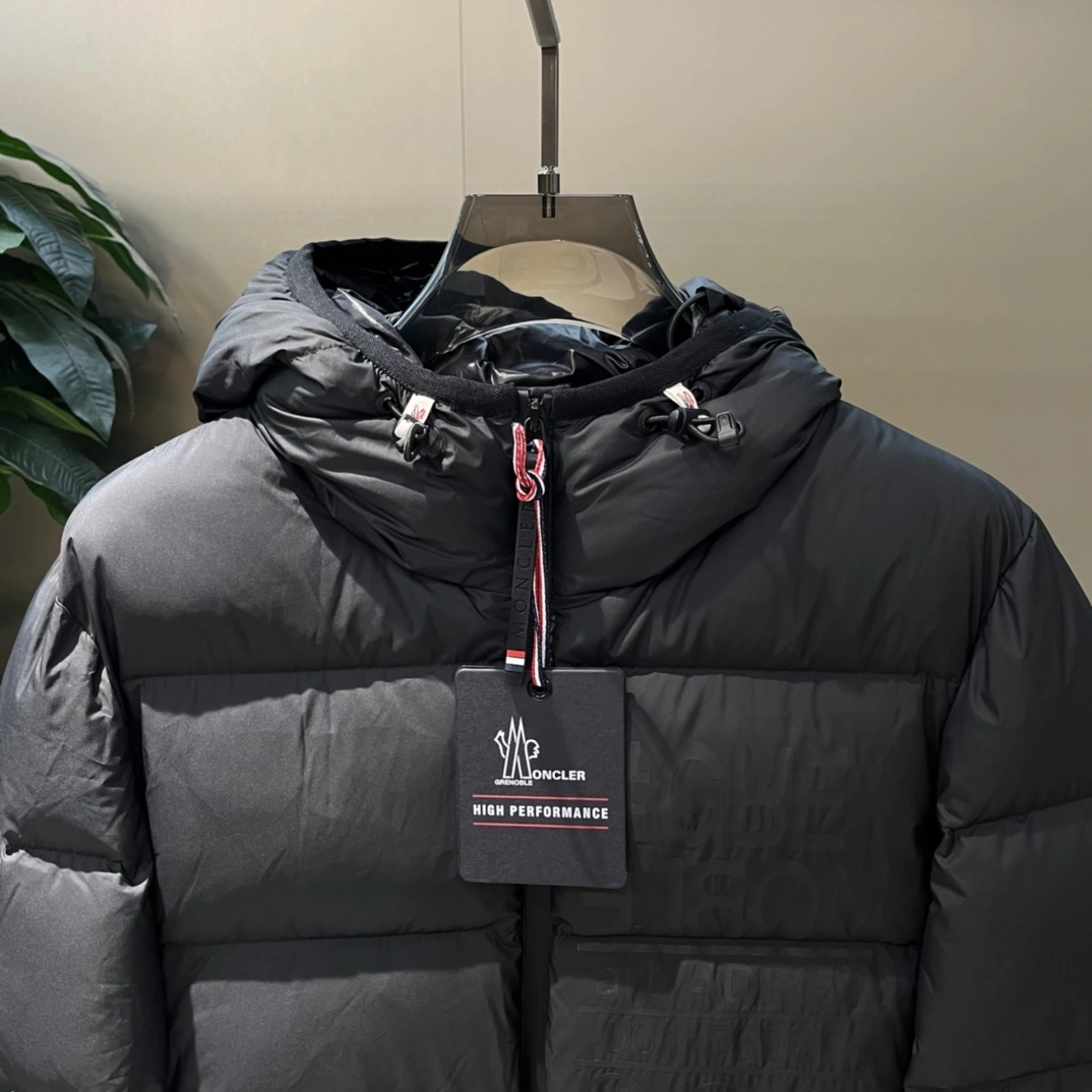 SmoothTexture Moncler Down Jackets 145432