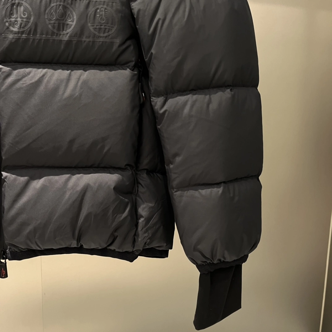 SmoothTexture Moncler Down Jackets 145432