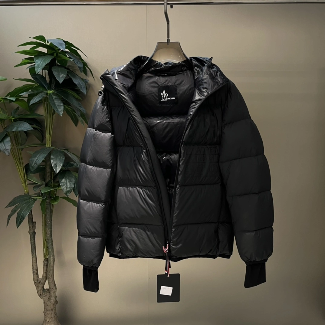 SmoothTexture Moncler Down Jackets 145432