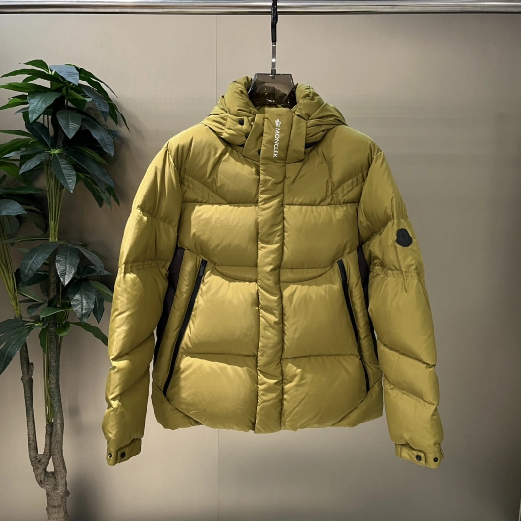Stretchable Moncler Down Jackets 145425