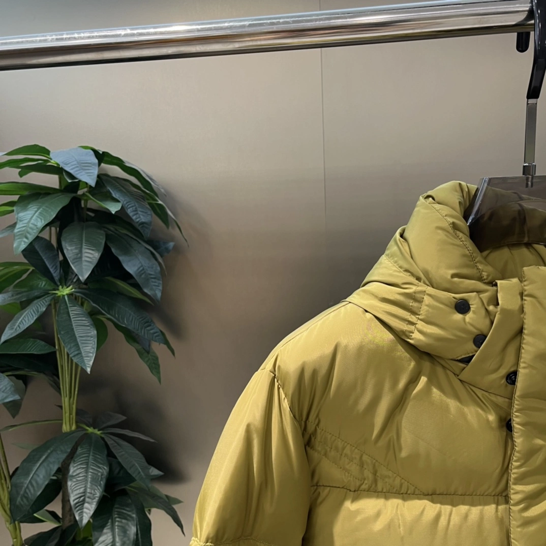 Stretchable Moncler Down Jackets 145425
