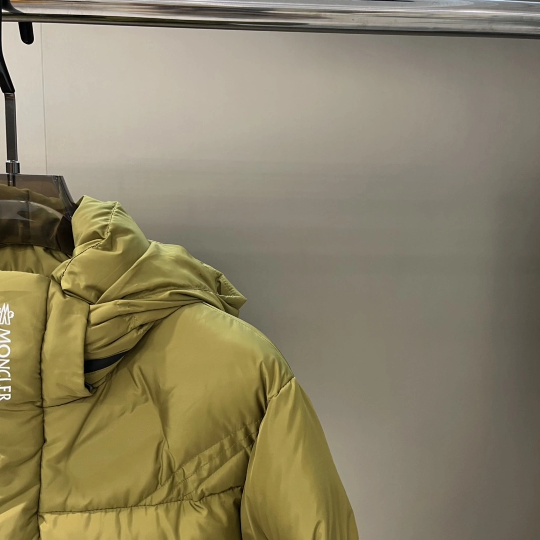 Stretchable Moncler Down Jackets 145425