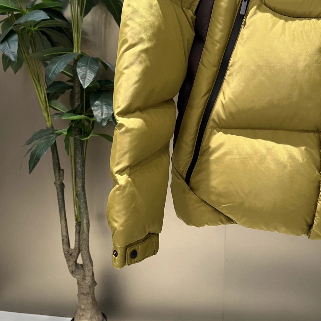Stretchable Moncler Down Jackets 145425