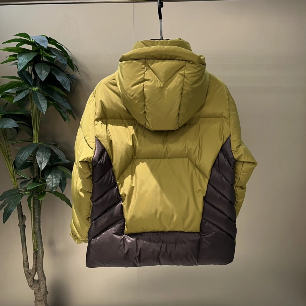 Stretchable Moncler Down Jackets 145425