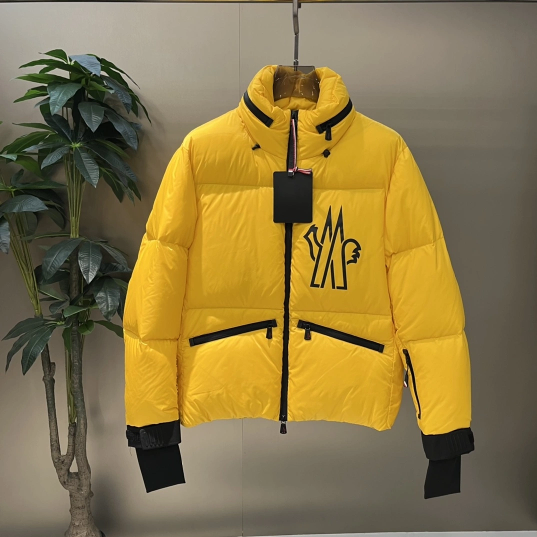 Moncler Down Jackets TravelReady 145420
