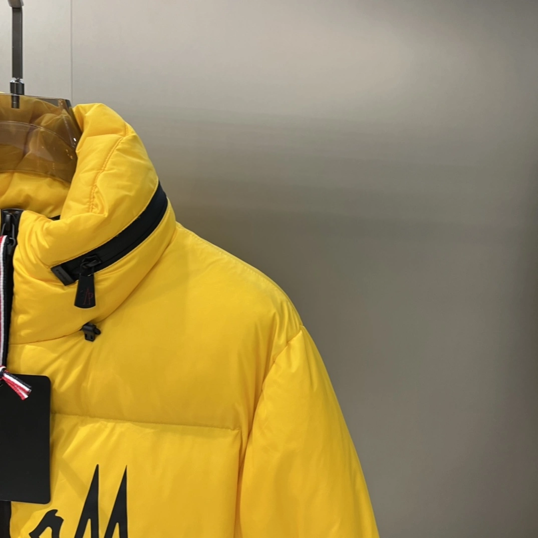 Moncler Down Jackets TravelReady 145420