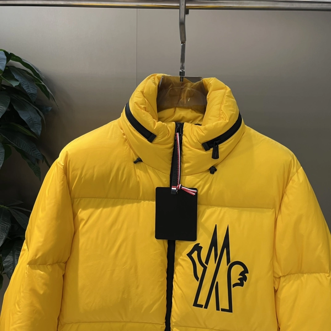 Moncler Down Jackets TravelReady 145420