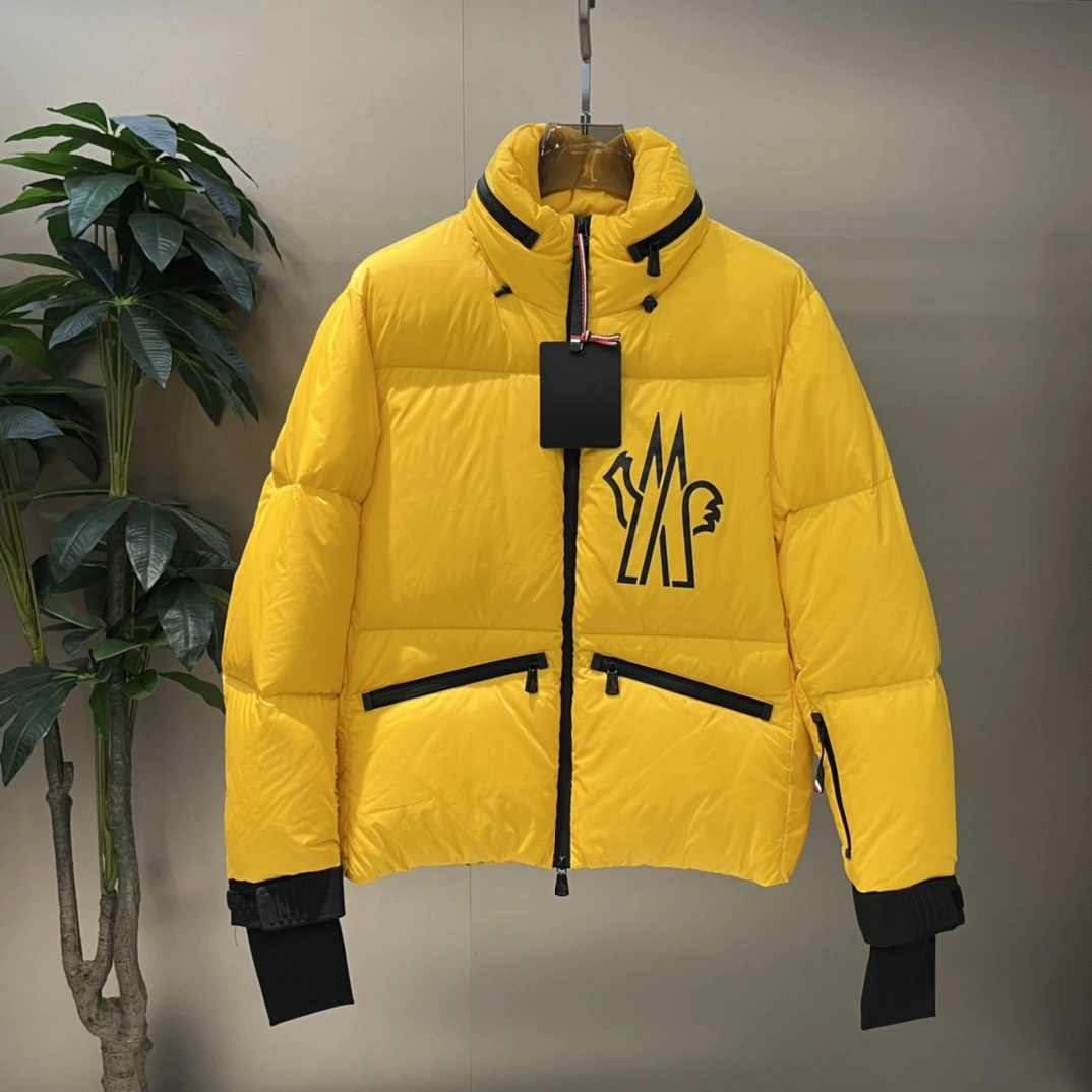 Moncler Down Jackets TravelReady 145420