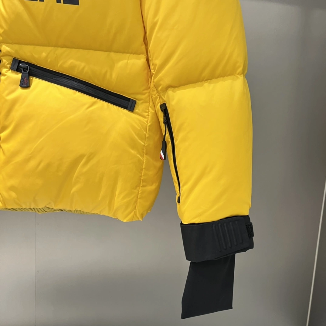 Moncler Down Jackets TravelReady 145420