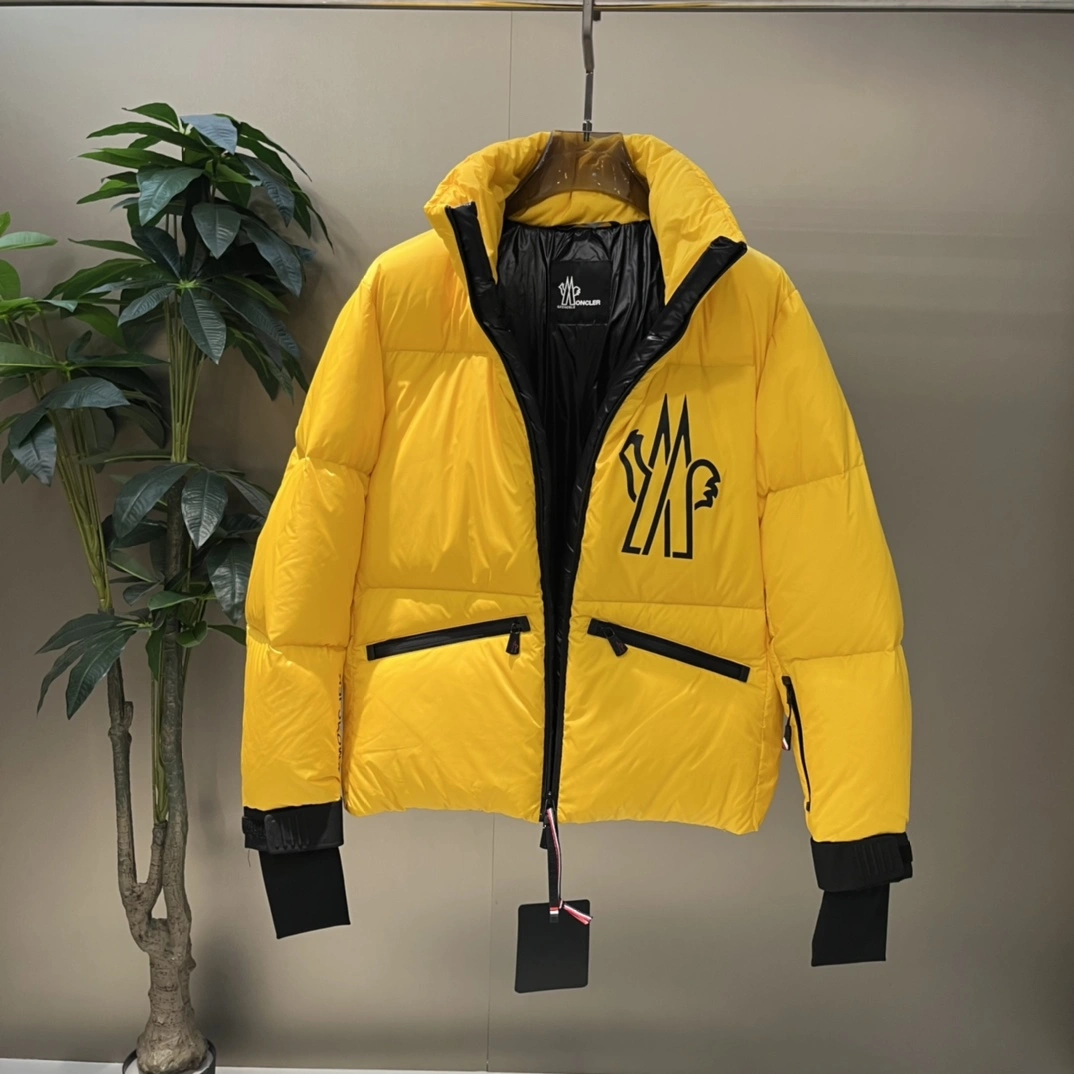 Moncler Down Jackets TravelReady 145420