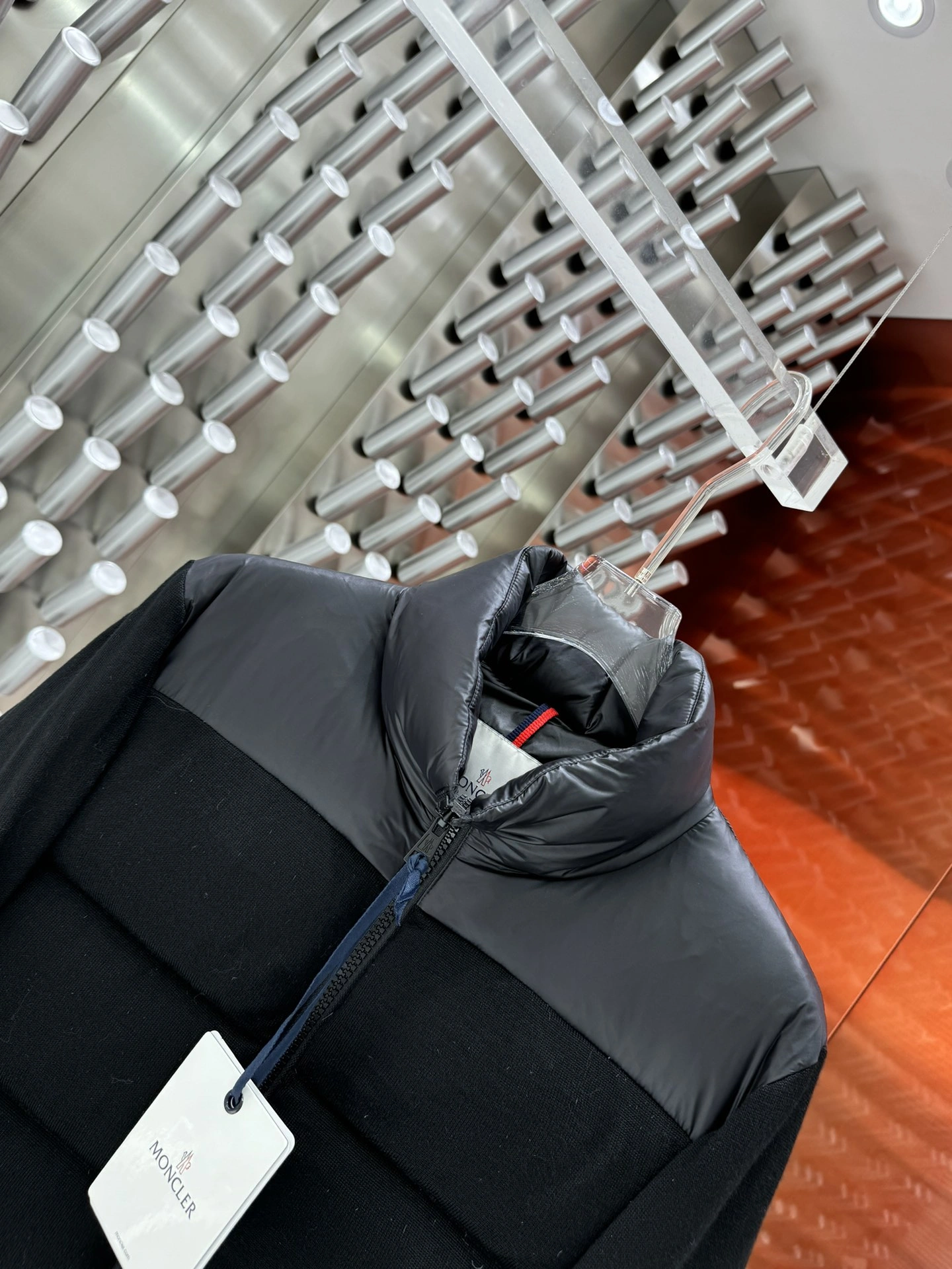 Moncler Down Jackets Chic 145404