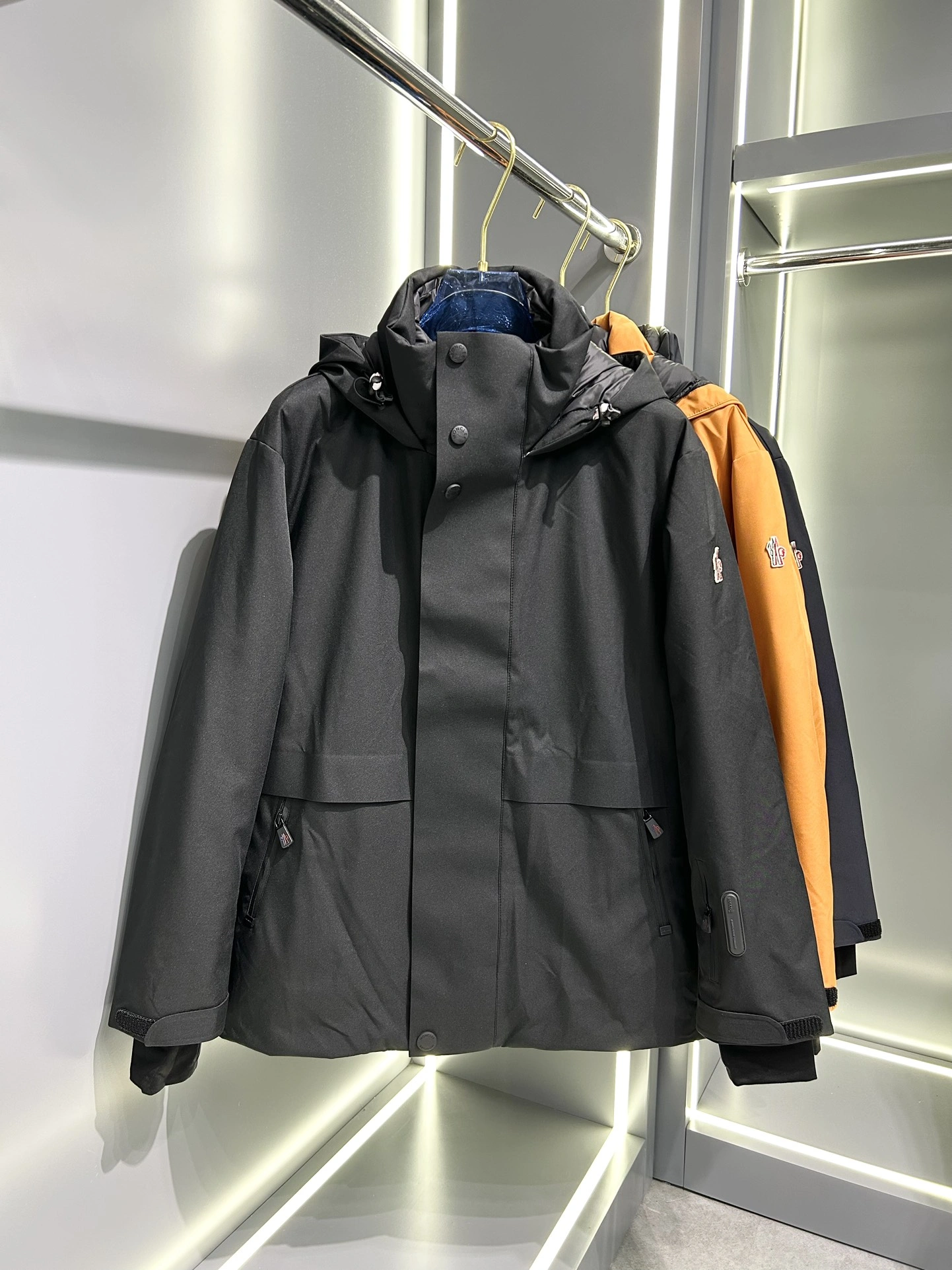 Bold Moncler Down Jackets 145401