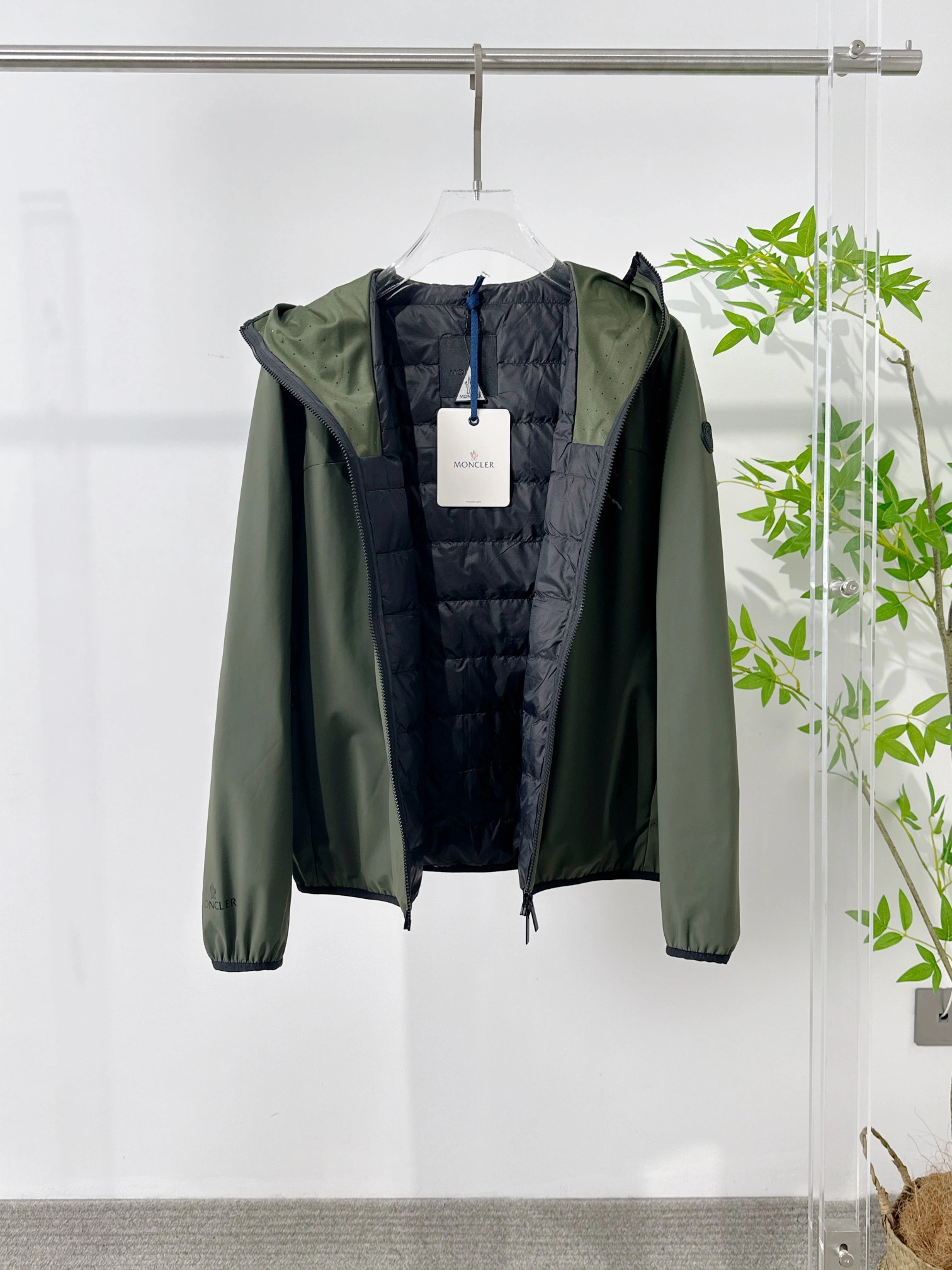 Comfortable Moncler Down Jackets 145402