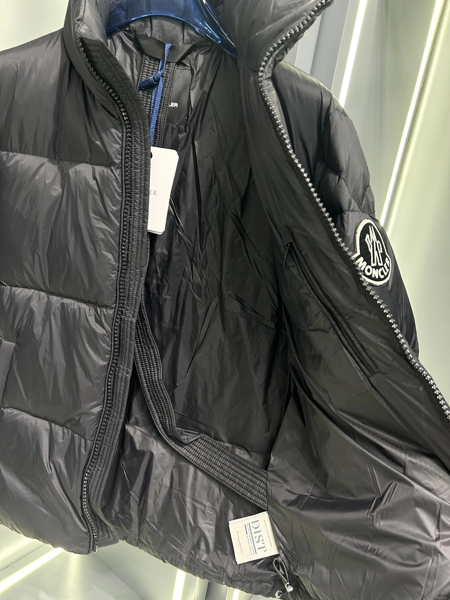 Moncler Down Jackets Attractive 145399