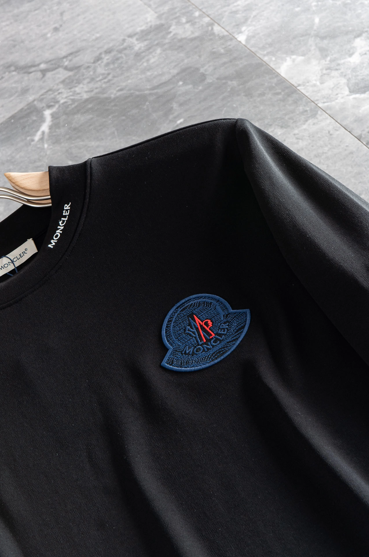 Moncler Down Jackets Snug 145411