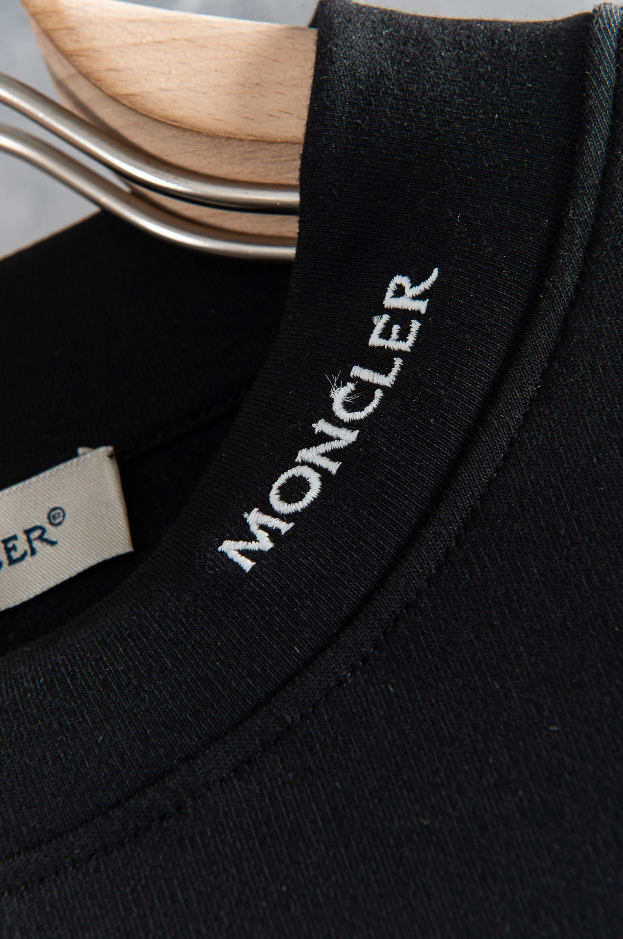Moncler Down Jackets Snug 145411