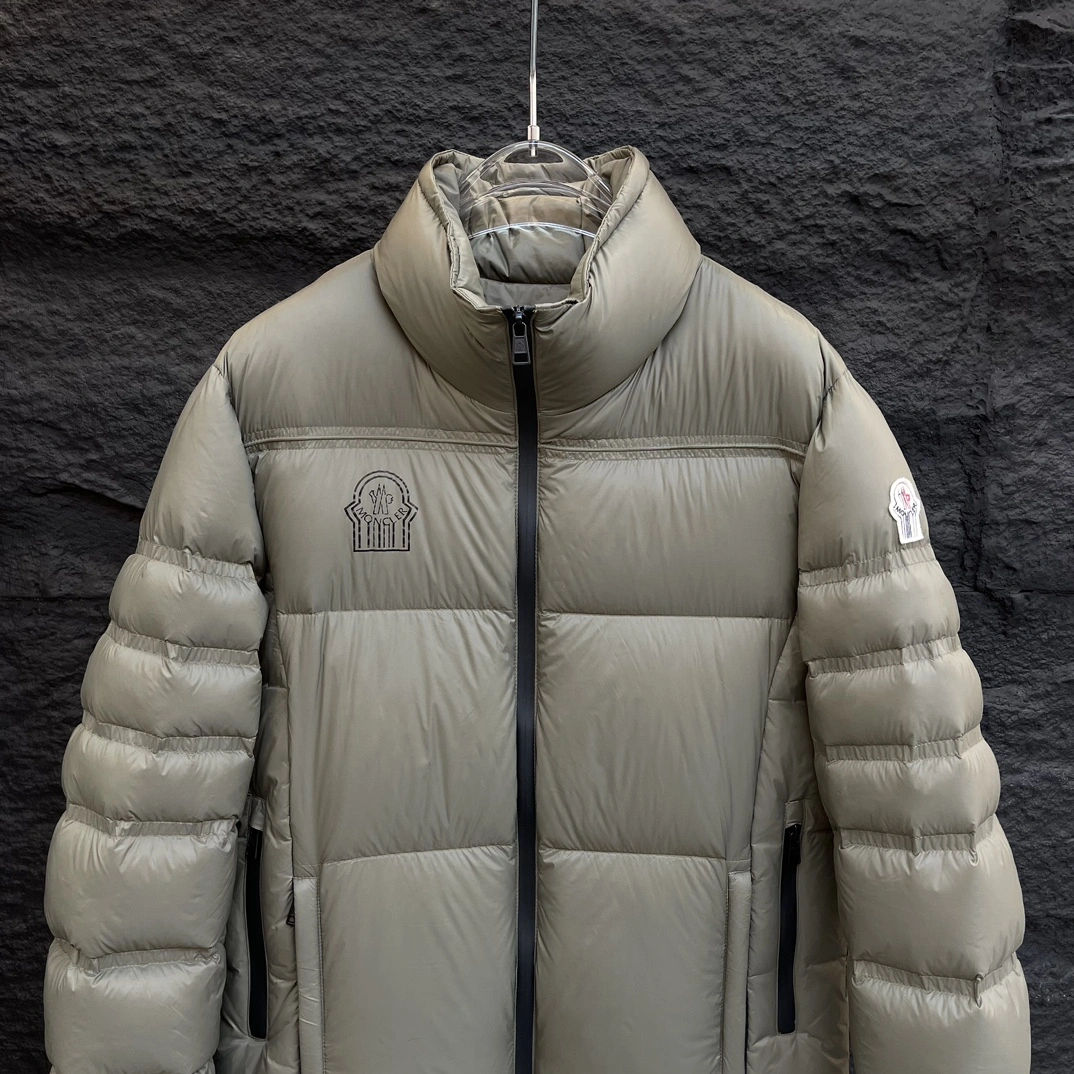 Stretchable Moncler Down Jackets 145403
