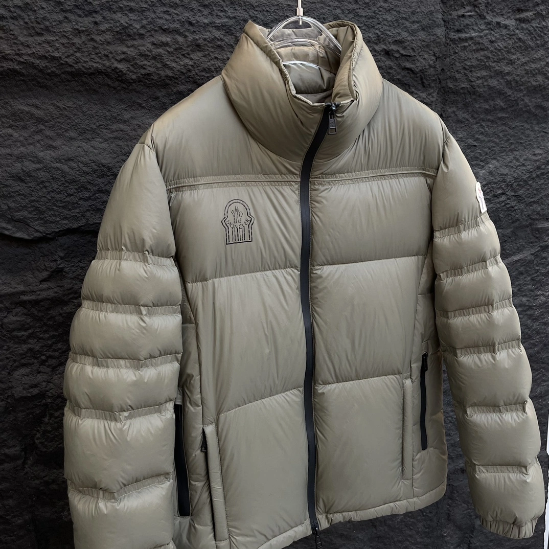 Stretchable Moncler Down Jackets 145403