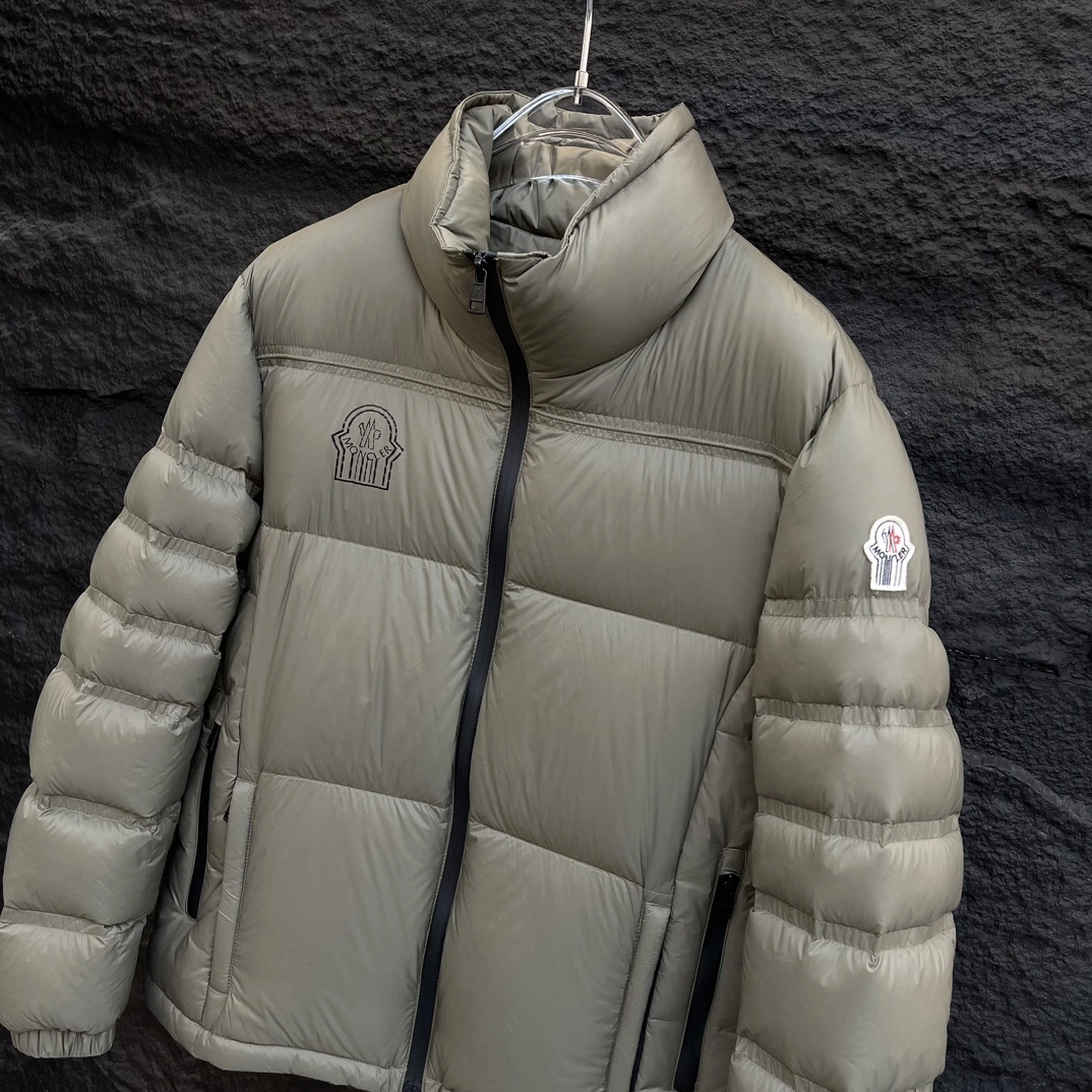 Stretchable Moncler Down Jackets 145403