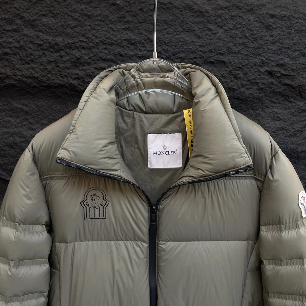 Stretchable Moncler Down Jackets 145403