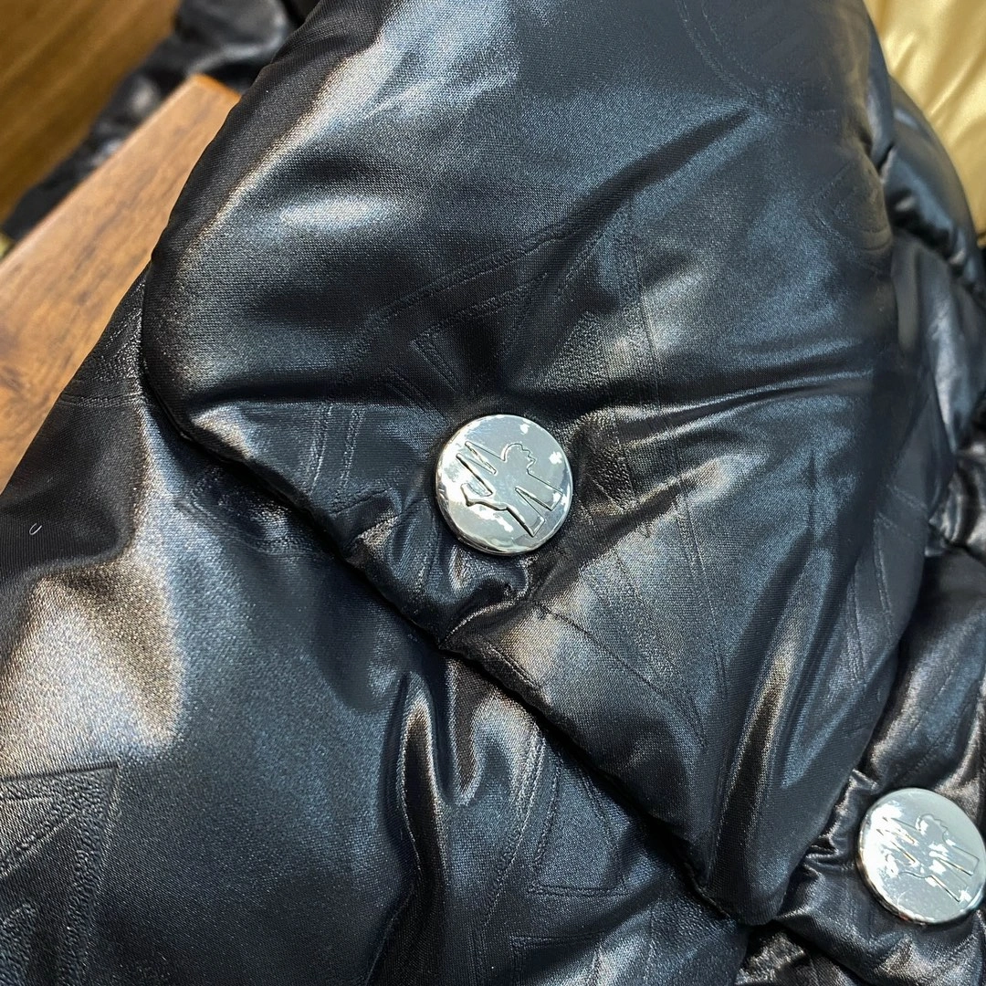 Moncler Down Jackets Trendsetting 145395