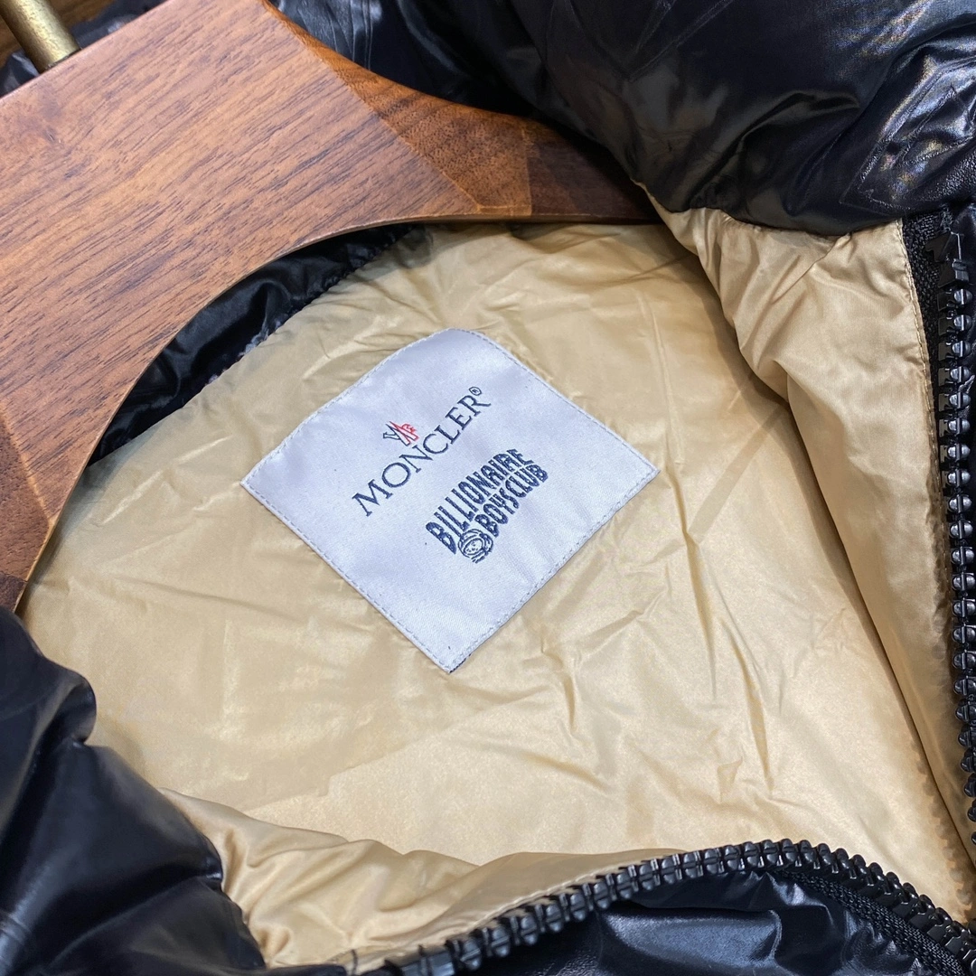 Moncler Down Jackets Trendsetting 145395
